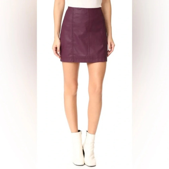 Free People - modern Femme Mini skirt in wine - size 2 - Picture 1 of 8